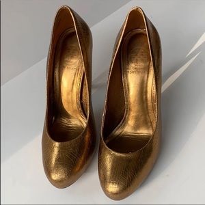 Tory Burch gold crackled leather heels size 8